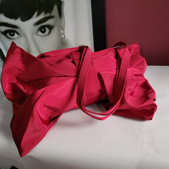 NWT RED BOWTIE CROSSBODY PURSE - Picture 3 of 9